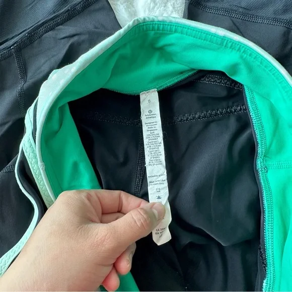 (0088) Lululemon Cropped Pants Size 8 - Picture 6 of 7